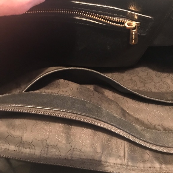 Extra large Michael Kors shoulder purse very excellent shape - Picture 3 of 5